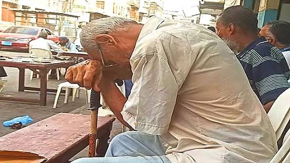 موجة الحر وانقطاع الكهرباء يسرقان فرحة العيد في عدن.. وحالات إغماء وسط سخط شعبي